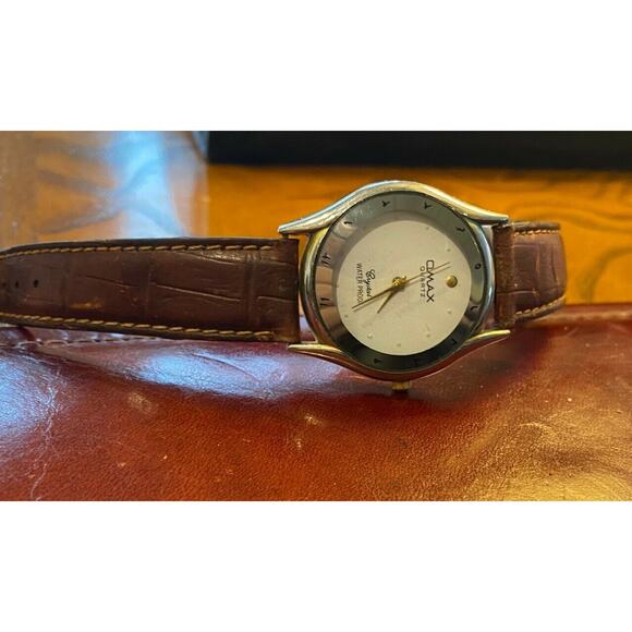 Women's QMAX Crystal Quartz Watch, Water Resistant - Picture 1 of 2